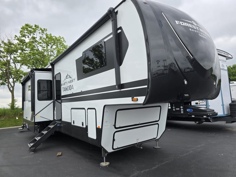 2025 Takoda 399TH Toy Hauler (Fifth Wheel)