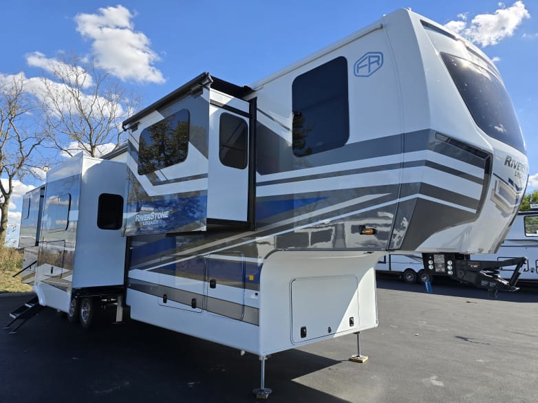 2026 Riverstone 425FO Fifth Wheel