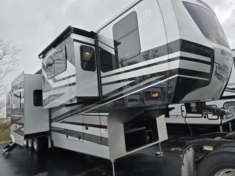 2026 Riverstone 425FO Fifth Wheel