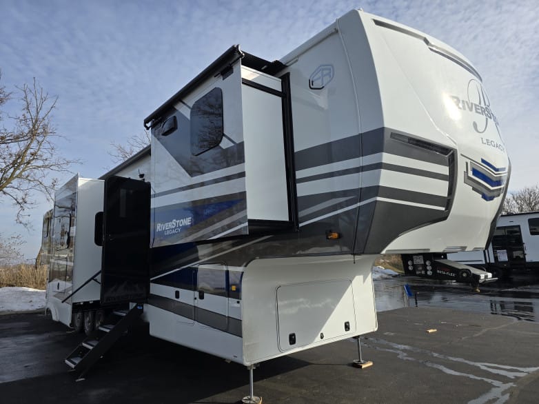 2026 Riverstone 421FK Fifth Wheel photo 1