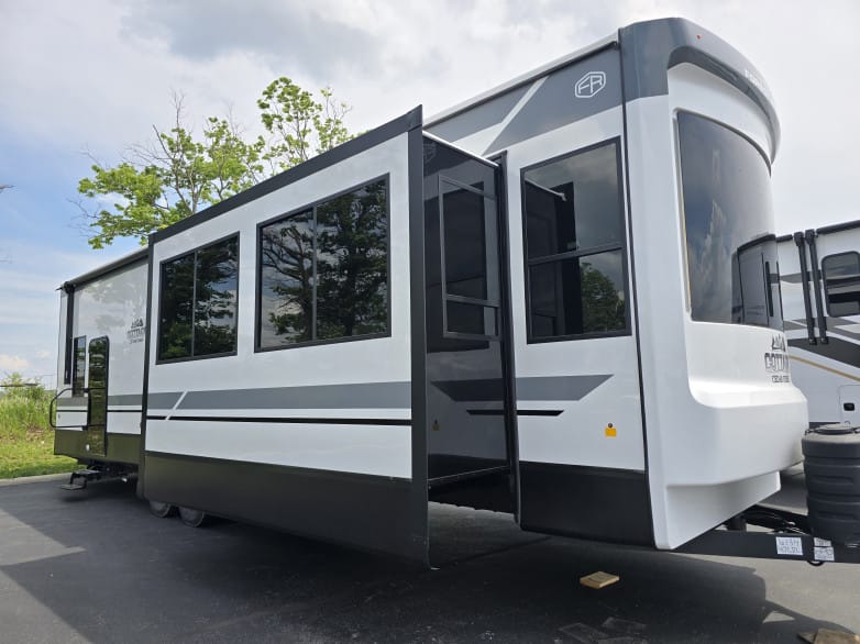 2026 Cottage 40CDL Park Trailer