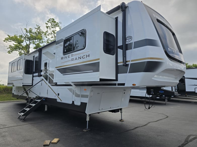 2027 River Ranch 394RKL Fifth Wheel photo 1