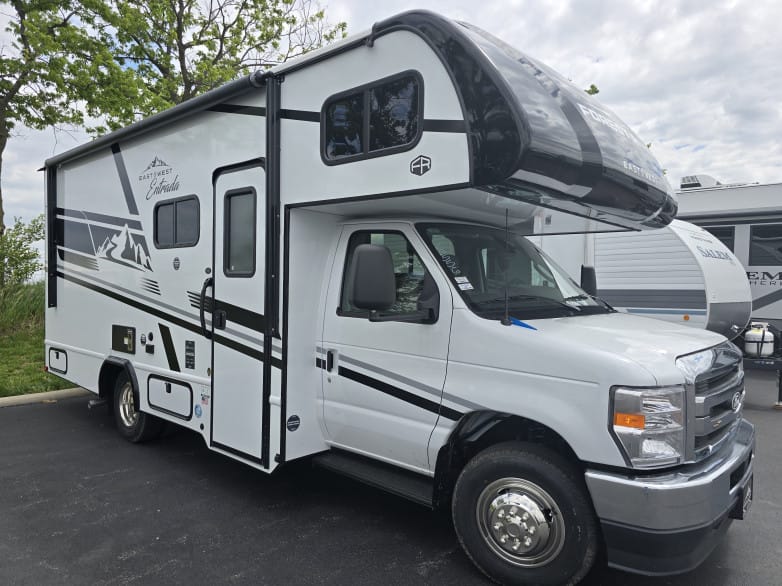 2027 Entrada 2200S Class C Motorhome photo 1