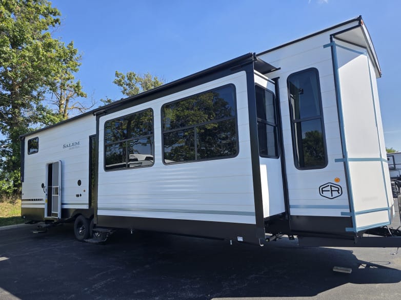2027 Salem Grand Villa 42FLDL Park Trailer