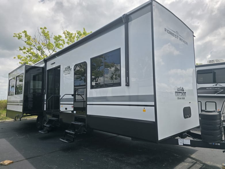 2027 Cottage 40CRS Park Trailer photo 1