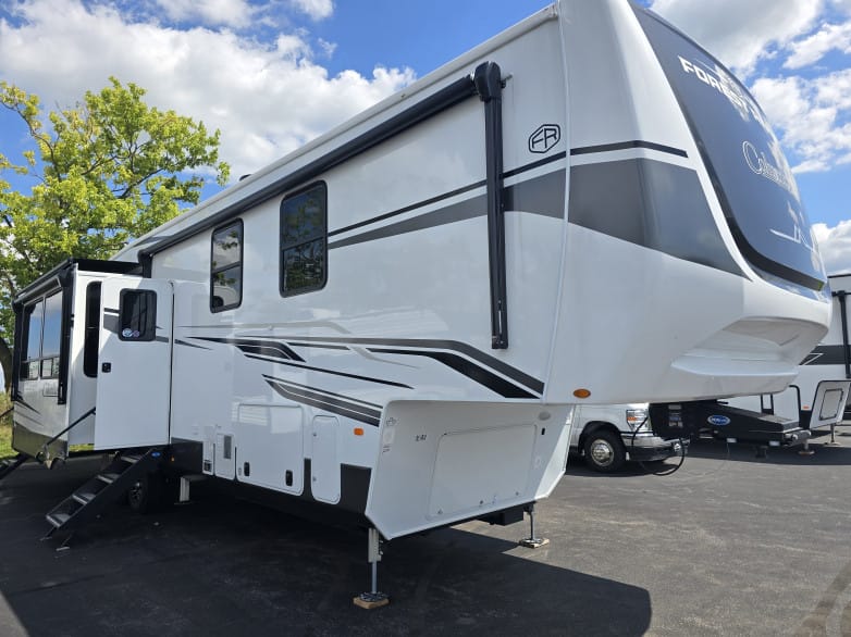 2027 Columbus 384RKH Fifth Wheel photo 1