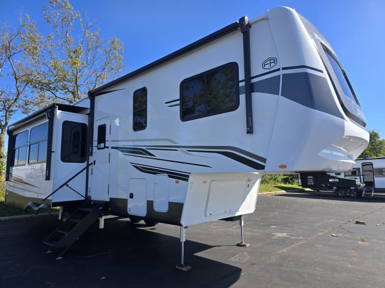 2027 Columbus 340RG Fifth Wheel photo 1