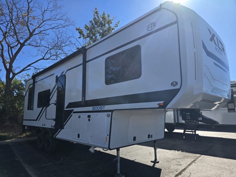 2027 XLR Boost 286B Toy Hauler (Fifth Wheel)