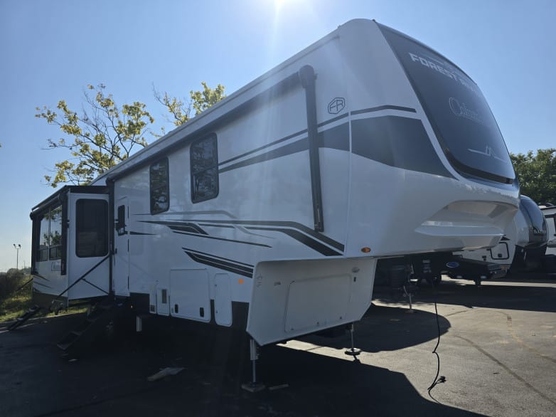 2027 Columbus 384RKH Fifth Wheel