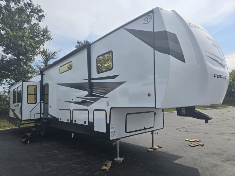 2027 Crusader BONUS38 Fifth Wheel