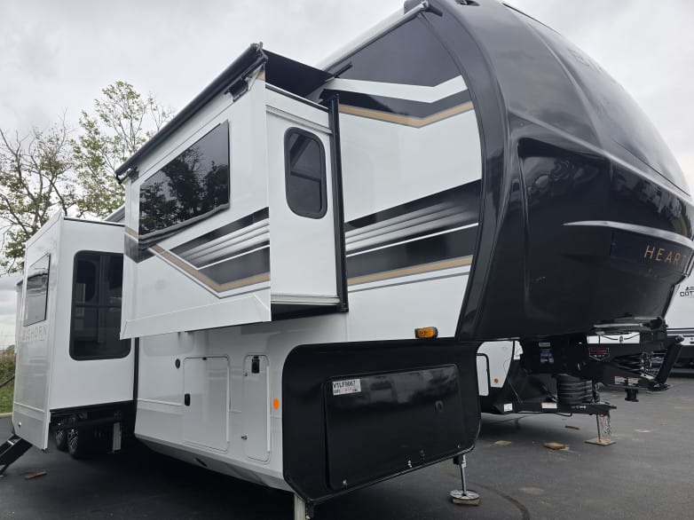 2027 Bighorn 39FL Fifth Wheel photo 1