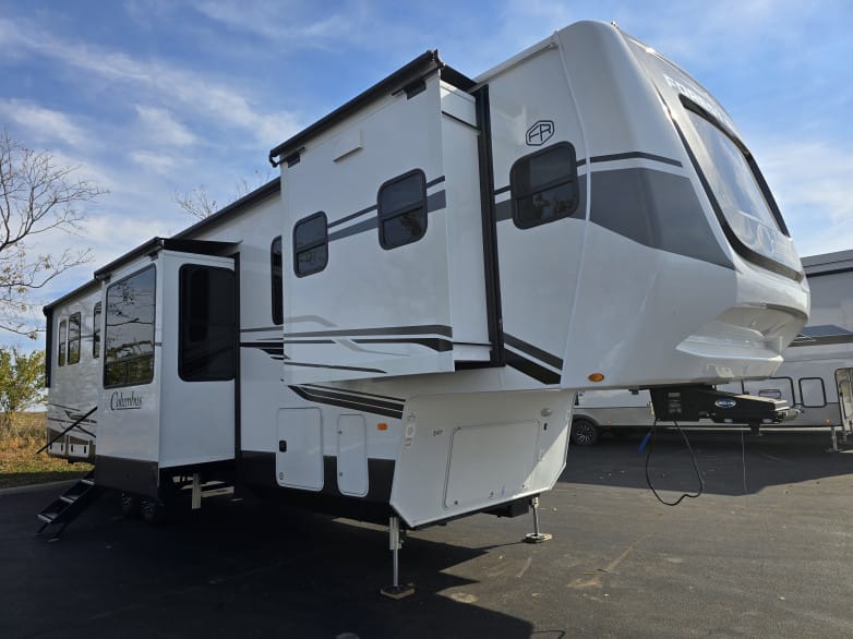 2027 Columbus 388FKH Fifth Wheel photo 1